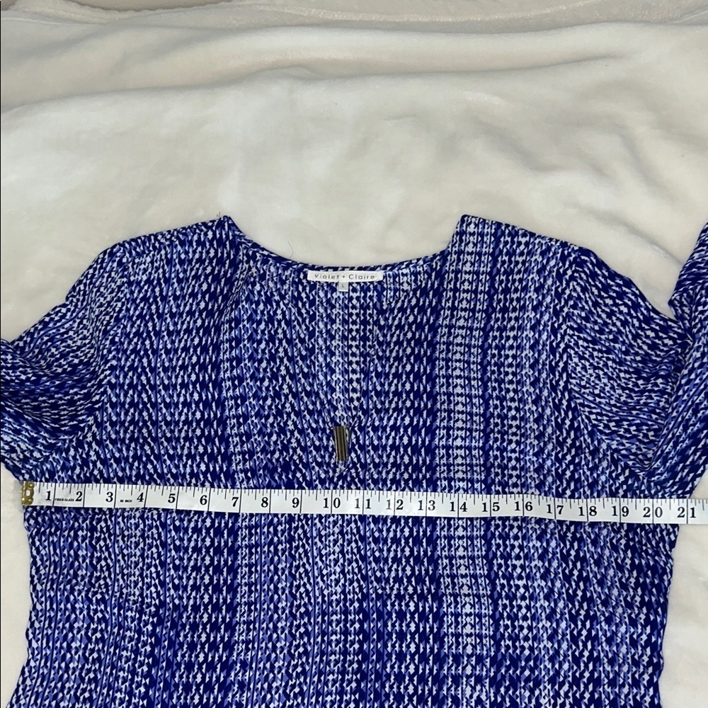 Violet & Claire Blue and White Geometric Blouse - Picture 8 of 10